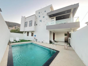 The Sunset view Villa I A Luxury boutique with elite swimming pool 5BHK I just 2km from Shreenathji Temple 966o9o1oo6